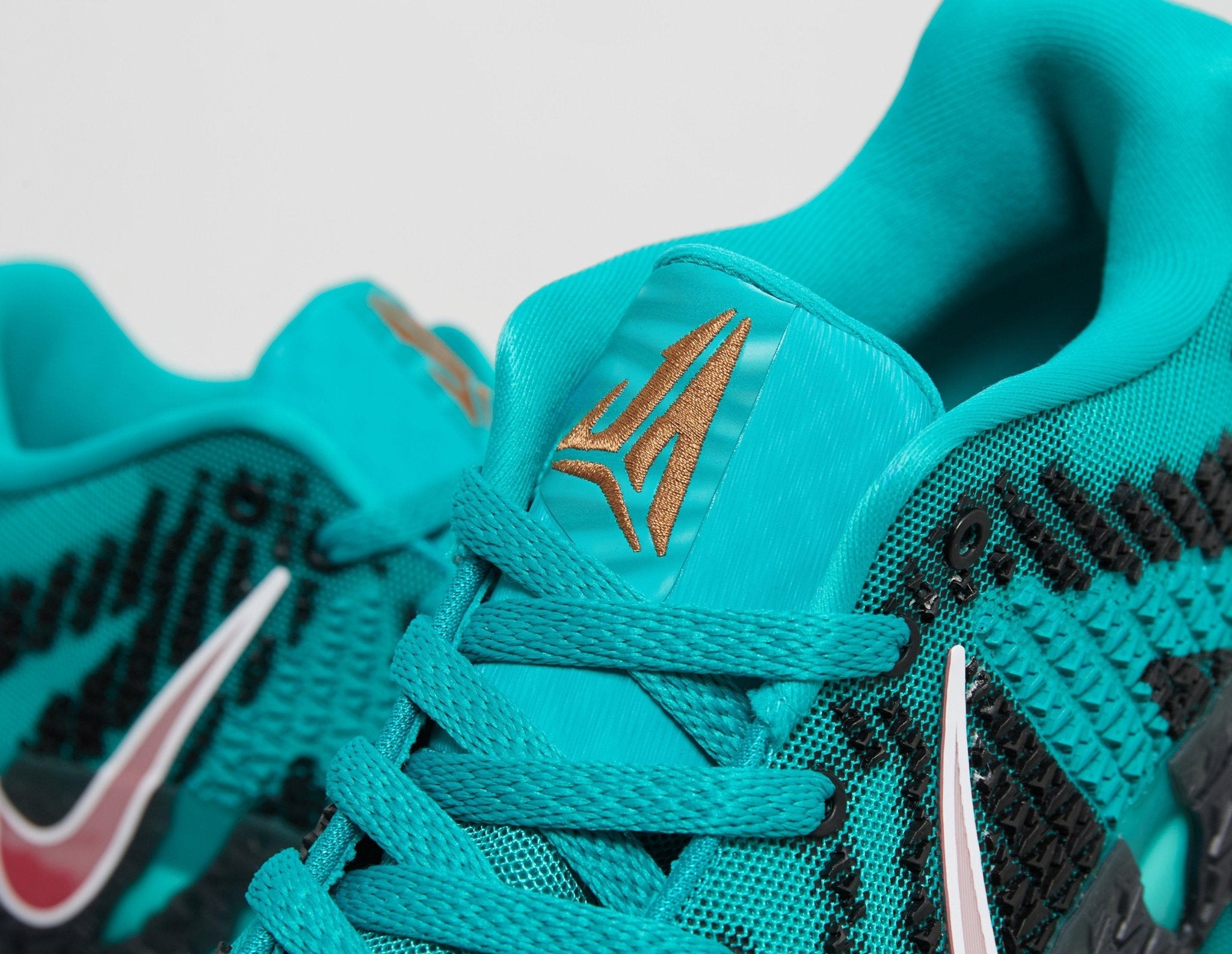 nike green basketball shoes